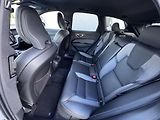 Volvo XC60 B5 AWD /1. maj / výhřev + kola - náhled 17