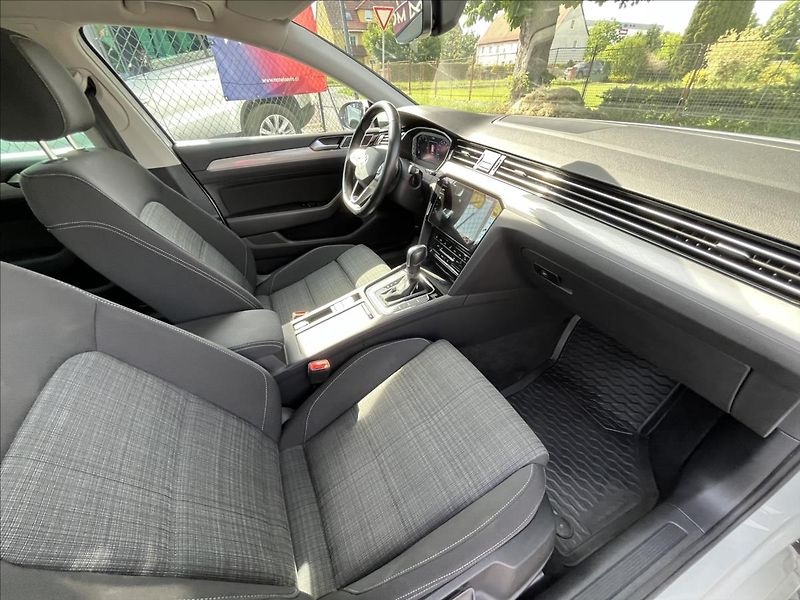 Volkswagen Passat 2,0 TDi DSG DPH  Webasto,Kamer - fotka 30 z 50