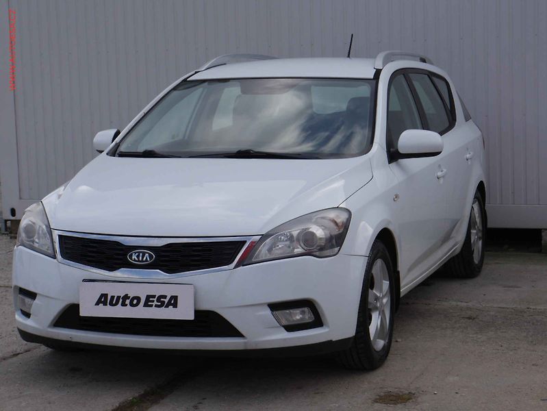 Kia Ceed (2012) 1.6i, servis.kniha, AC - fotka 3 z 15