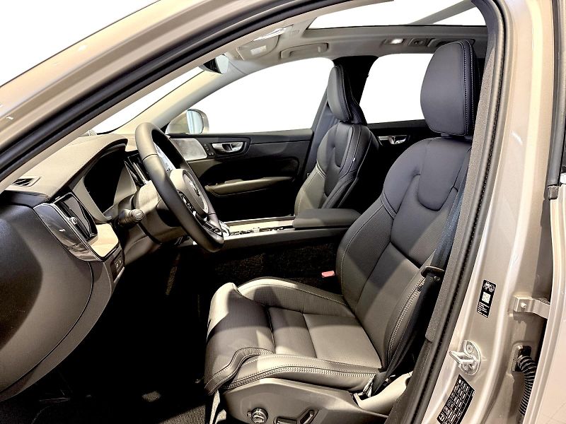 Volvo XC60 (2026) T6 ULTRA BRIGHT+4SERVIS/ZÁRUKA - fotka 9 z 19