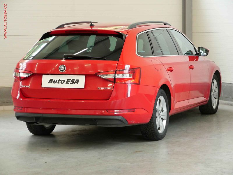 Škoda Superb (2016) 2.0TDi, ČR, Bixen, AC, park - fotka 4 z 21