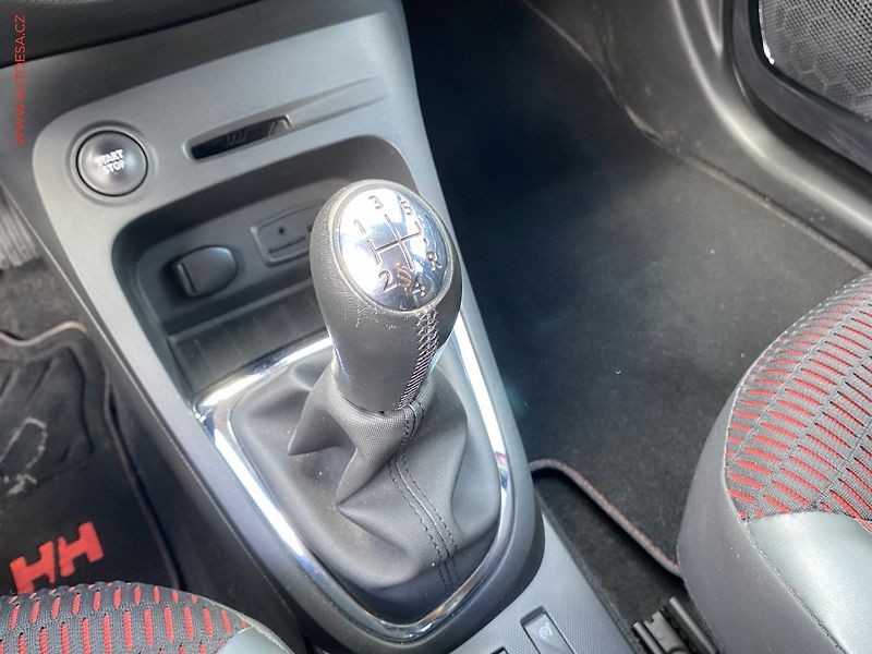 Renault Captur (2015) 0.9TCe, Helly Hansen - fotka 17 z 19