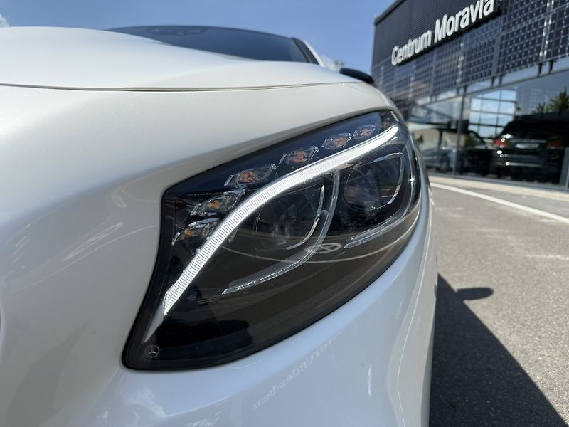 Mercedes-Benz Třídy S (2017) 500 4MATIC kupé - fotka 51 z 57