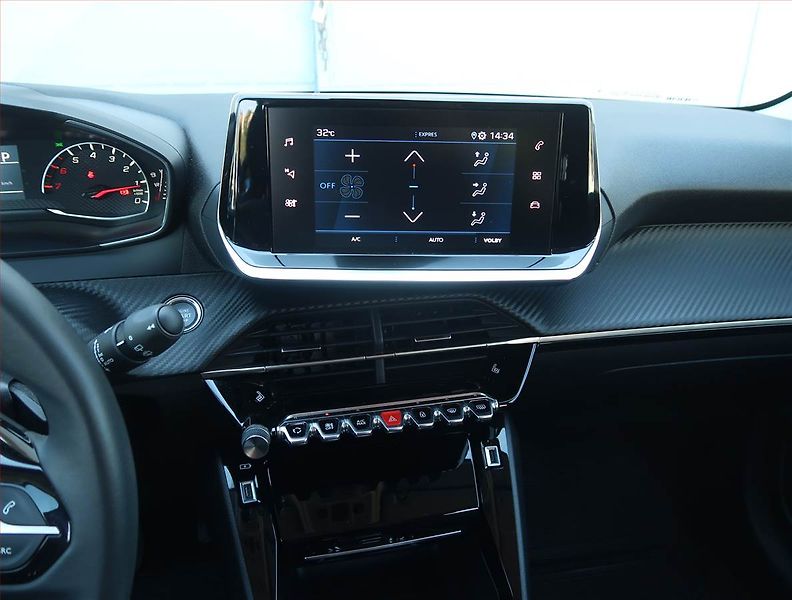 Peugeot 208 (2022) 1.2 PureTech, Automat - fotka 12 z 19