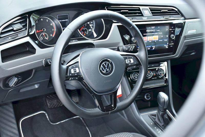 Volkswagen Touran (2022) Comfortline 1.5 TSI 110kW DSG - fotka 15 z 32
