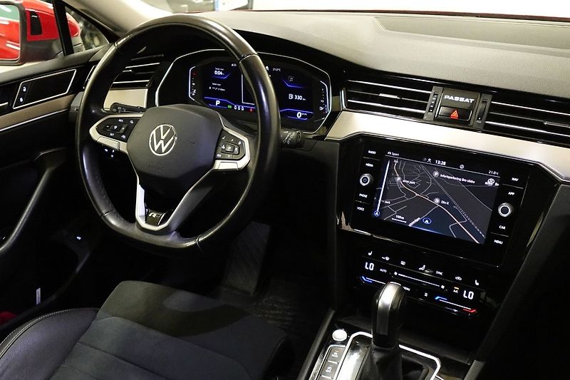 Volkswagen Passat TDI 147kW R-Line IQ NezTo ACC - fotka 11 z 25