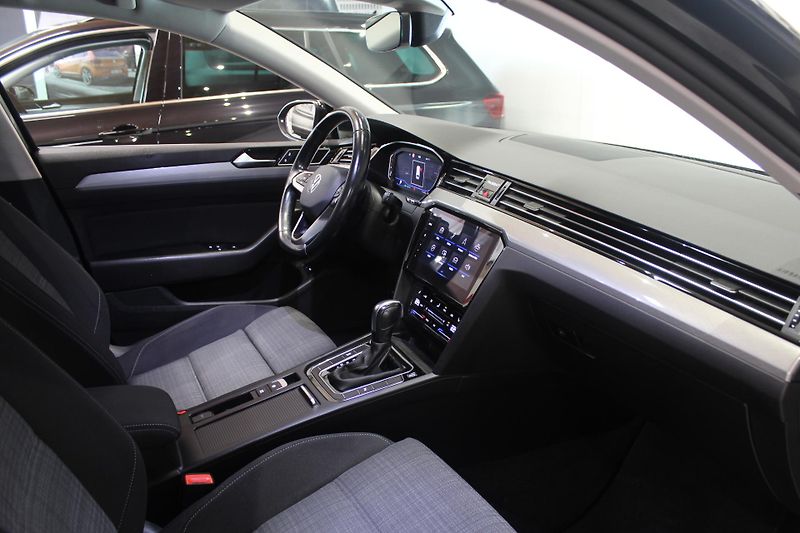 Volkswagen Passat (2021) 2.0TDI DSG Display LED - fotka 18 z 34