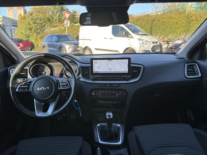 Kia Ceed 1,5 TGDi TOP ZÁRUKA NAVI KAMER - fotka 9 z 41