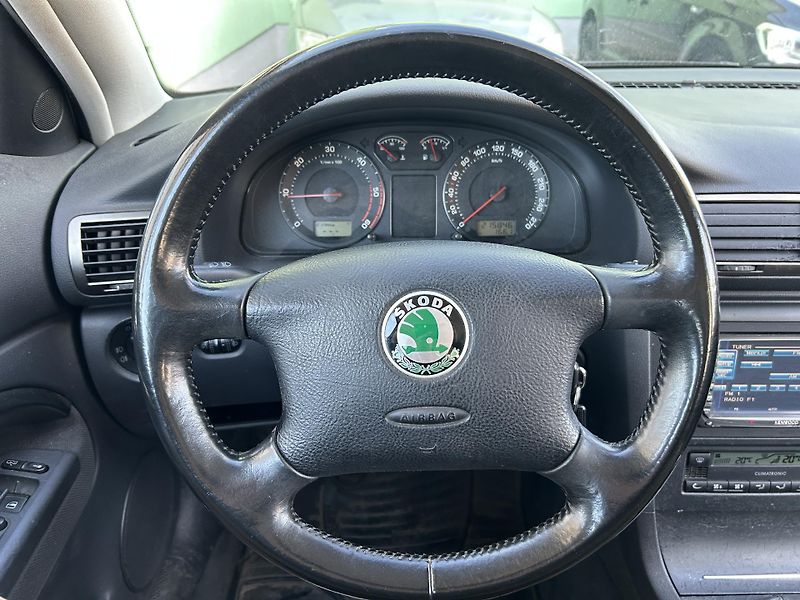 Škoda Superb (2006) 1.9 TDi 96 KW  - fotka 12 z 18