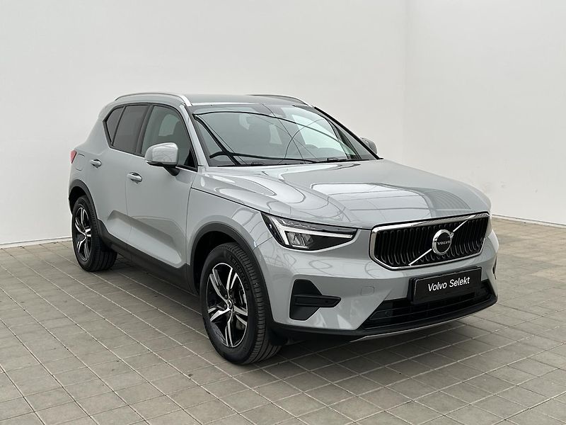 Volvo XC40 2.0  B3 CORE - fotka 8 z 27