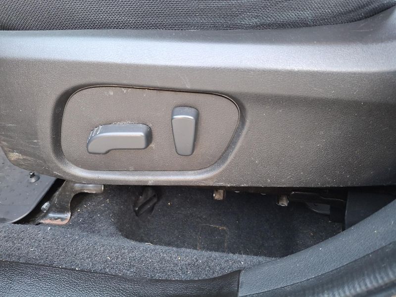 Subaru Forester 2.0 4x4 FACELIT  Rezervace  - fotka 33 z 46