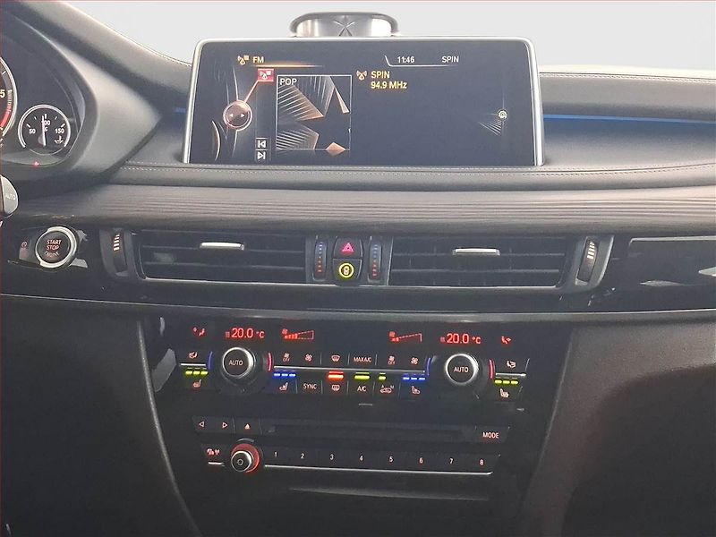 BMW X5 (2014) M Paket xDrive30d - fotka 12 z 23