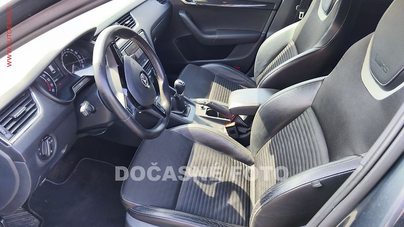 Škoda Octavia (2015) 2.0 TDi, RS, navi, bixen - fotka 3 z 3