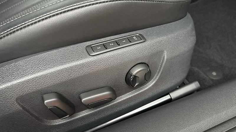 Škoda Superb 2.0 TSI DSG 4x4 Style - fotka 23 z 34