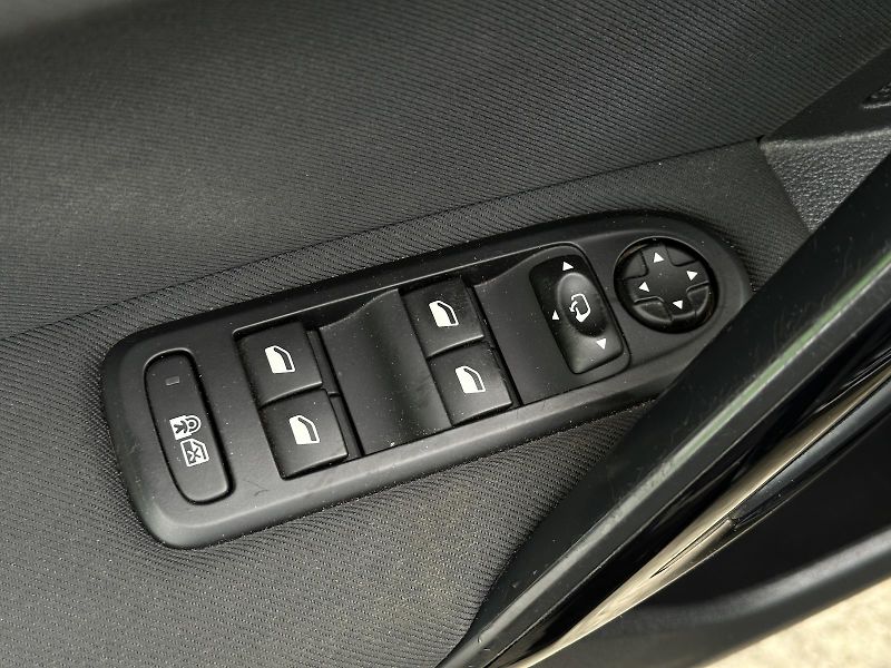 Peugeot 508 2.0HDi AT 163PS Bi-Xenon NAVI - fotka 13 z 36