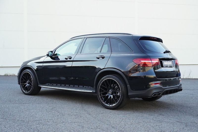 Mercedes-Benz GLC (2019) 300 4MATIC AMG - fotka 12 z 32