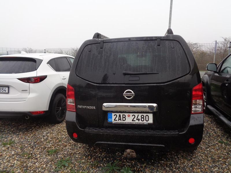 Nissan Pathfinder 3,0 - fotka 4 z 16