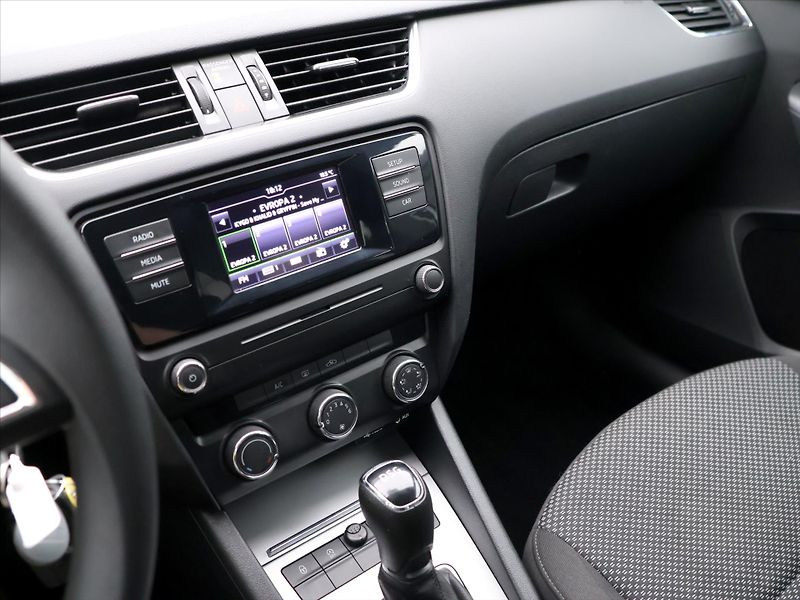 Škoda Octavia 1,6 TDi 81kW DSG Klima CZ - fotka 15 z 26