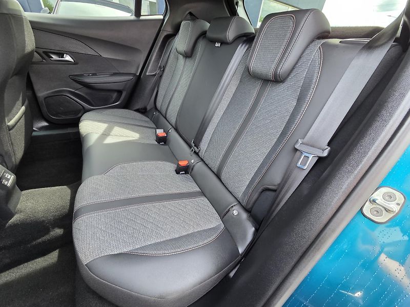 Peugeot 2008 (2025) 1.2 PT 100 ALLURE MAN6 - fotka 10 z 27
