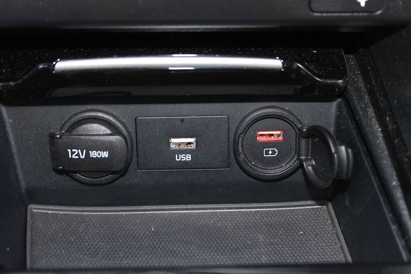 Kia XCeed (2020) 1.6 T-GDI 150kW automat LED - fotka 21 z 32