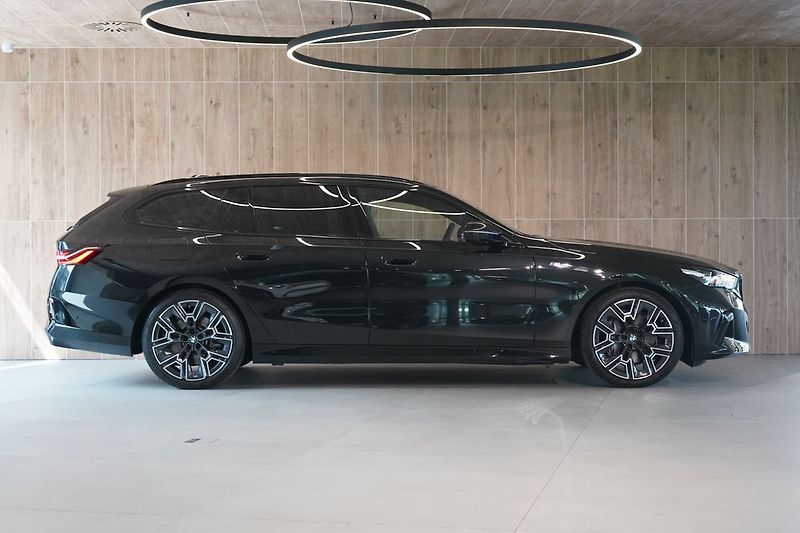 BMW Řada 5 540d xDrive, Bowers, Tažné - fotka 6 z 50