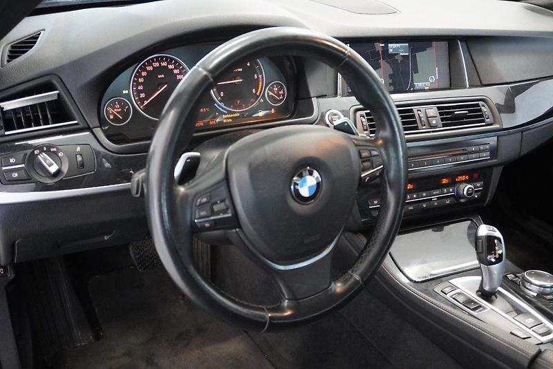 BMW Řada 5 520D 140kW AUTOMAT - fotka 13 z 31