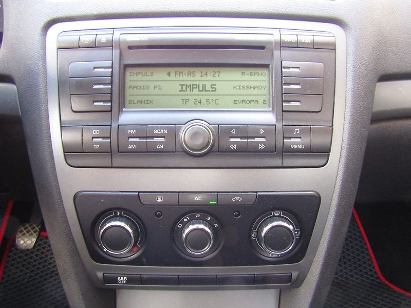 Škoda Octavia (2011) 1.6 MPI 75kW 1.MAJITEL - fotka 31 z 44