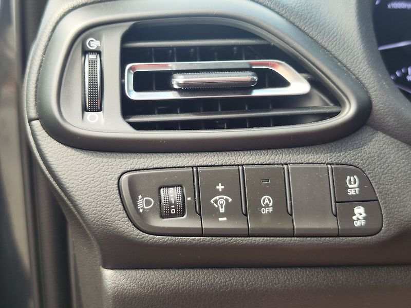 Hyundai i30 1.5 T-GDi117kw smart Navi - fotka 29 z 34