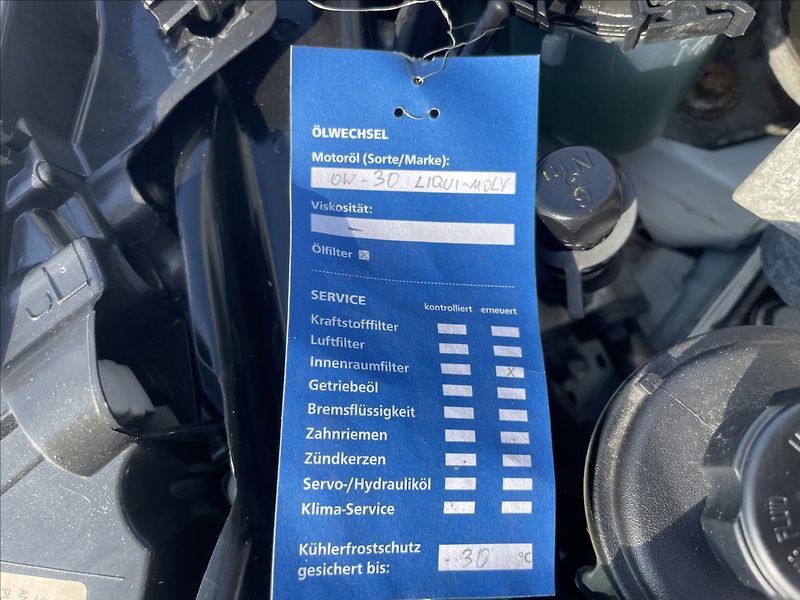Volvo XC60 2,4 D4 Geartronic Kinetic AWD - fotka 24 z 41