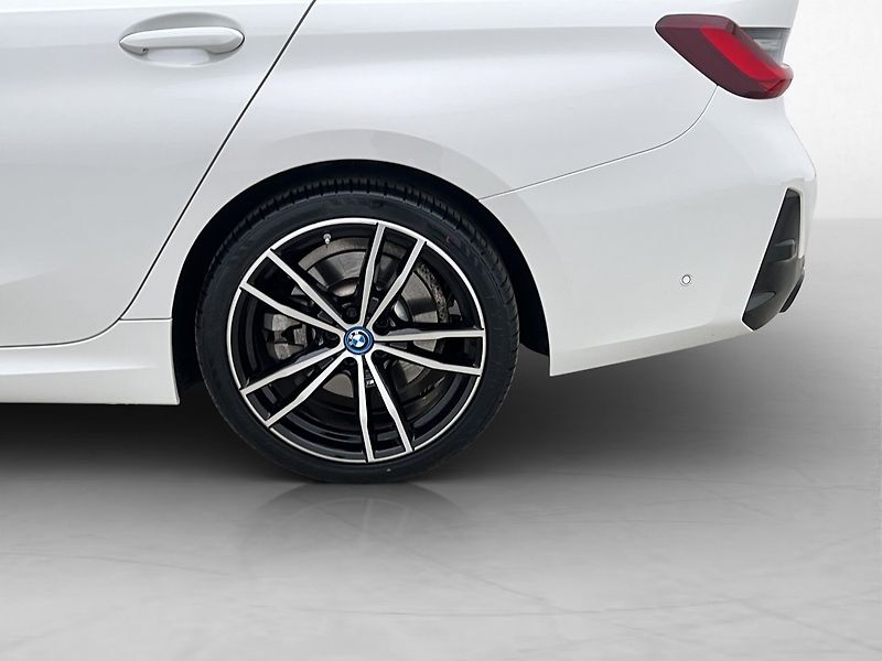 BMW Řada 3 330e xDrive M-Sport Kam ACC Ta - fotka 10 z 36