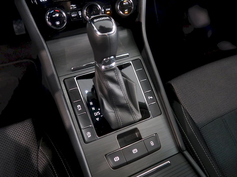 Škoda Superb (2023) STYLE 2.0TSI 140KW DSG - fotka 33 z 41