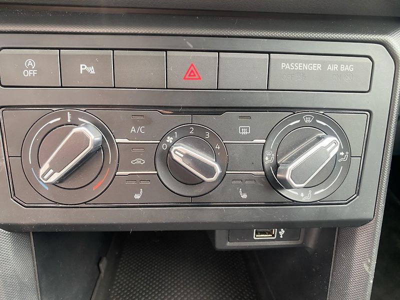 Volkswagen T-Cross (2019) TSi SERVIS TOP STAV - fotka 14 z 17