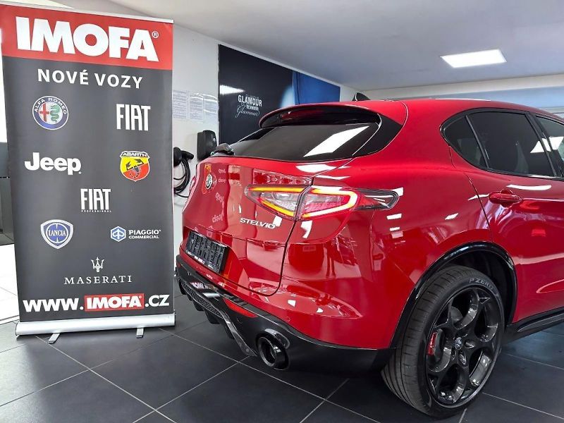 Alfa Romeo Stelvio (2026) 2.0T 280k AT8 ZF Q4 4x4 Veloce - fotka 5 z 22