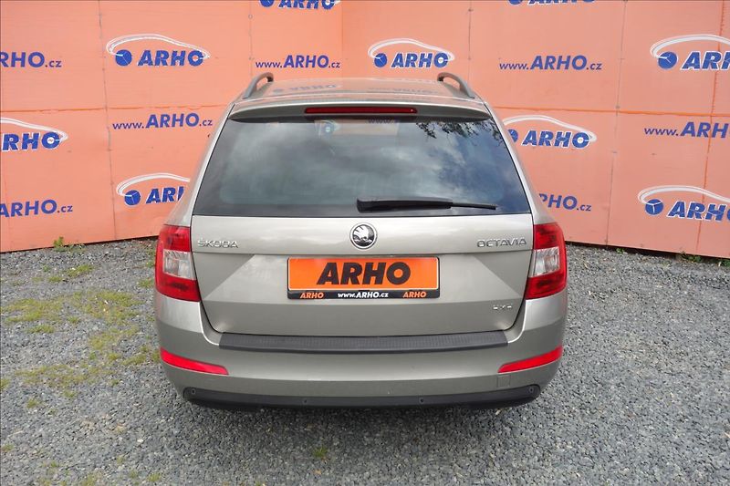 Škoda Octavia 1,6 TDi,ČR,SERV.KN.,STYLE,4x4. - fotka 6 z 32