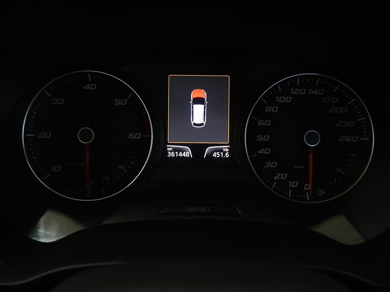 Seat Leon 2,0 TDI 110KW DSG Stylance - fotka 24 z 33