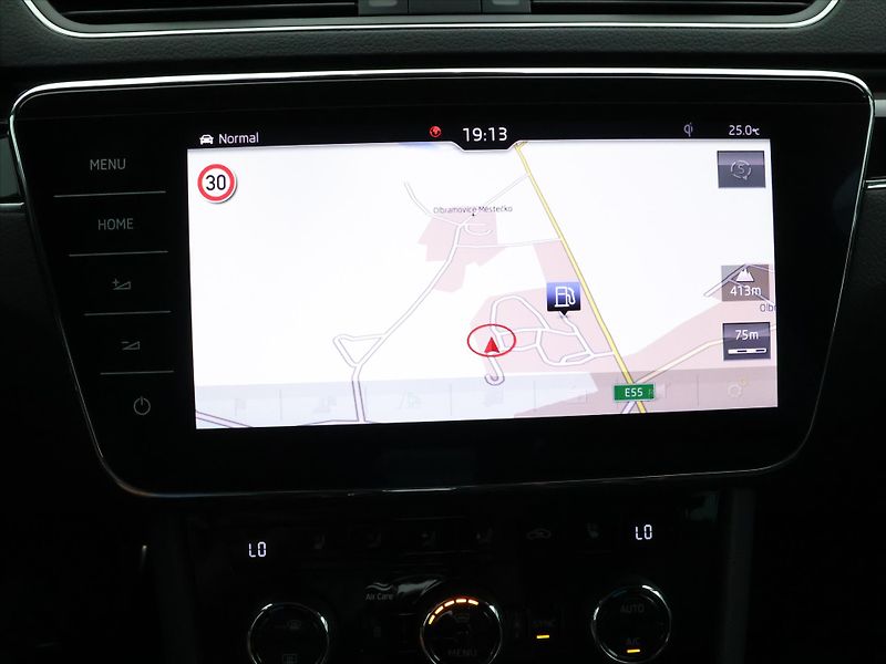 Škoda Superb 2,0 TDI 140kW DSG 4x4 L&K DPH - fotka 25 z 39