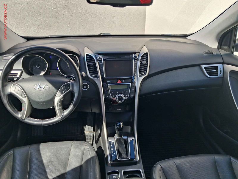 Hyundai i30 (2013) 1.6GDi, 2.maj, servis.kniha - fotka 8 z 19