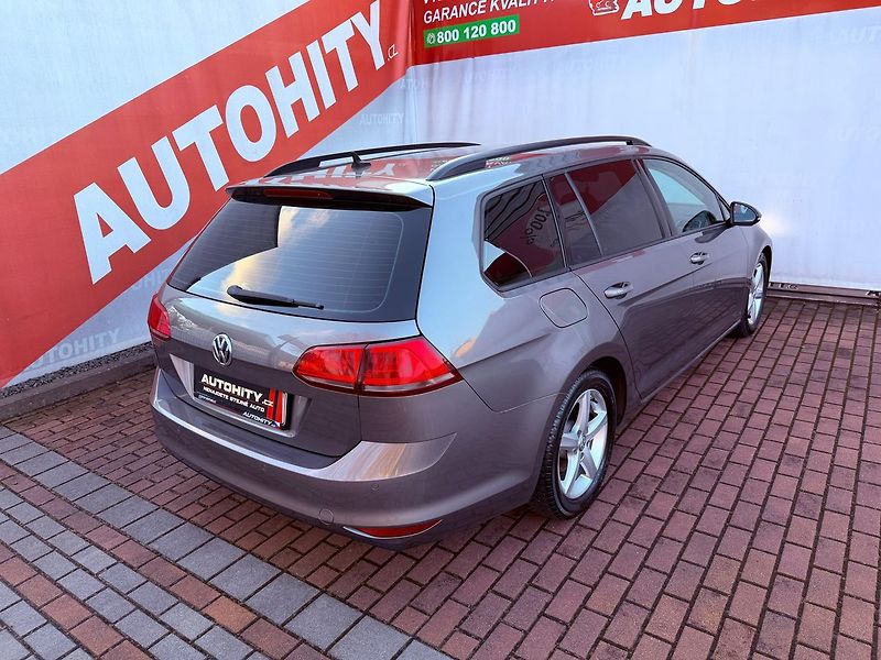 Volkswagen Golf 1.6 TDi DSG Highline, Navi - fotka 6 z 28