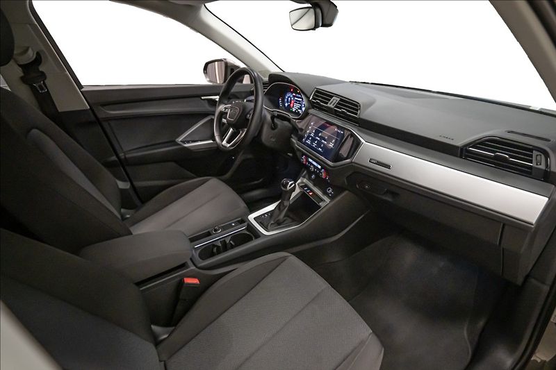 Audi Q3 1,5 35 TFSI S-LINE NAVI VÝHŘEV - fotka 10 z 37
