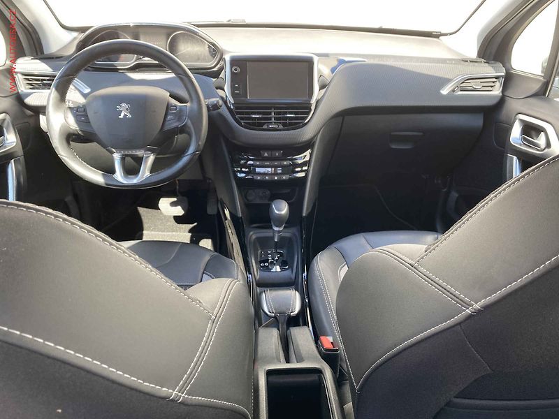 Peugeot 2008 (2016) 1.2PT, Allure, AT, navi - fotka 8 z 15