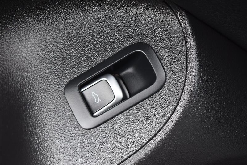 Audi Q5 3,0 V6 180KW S-LINE AUTOMAT - fotka 38 z 57
