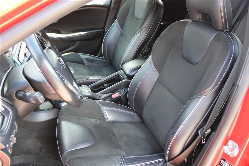 Volvo V40 2,0 D3  R-DESIGN,AUTOMAT - fotka 26 z 36