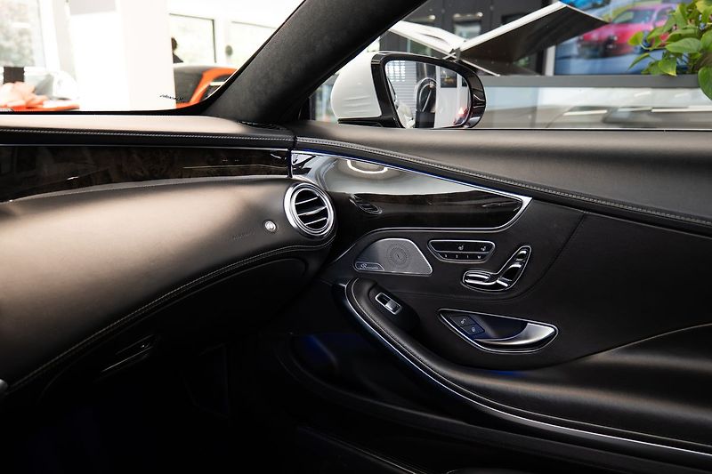 Mercedes-Benz Třídy S 500 Coupé 4MATIC - fotka 17 z 25