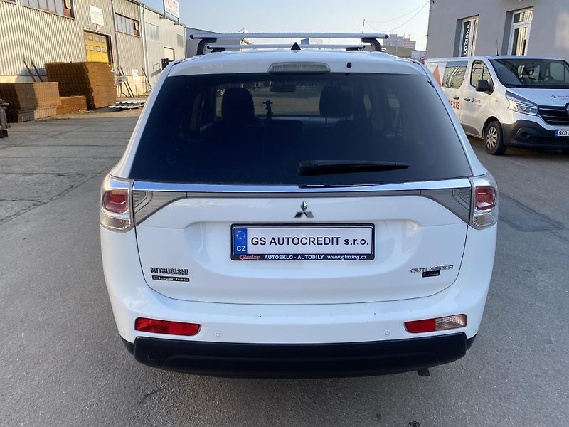 Mitsubishi Outlander (2014) 2,0i - Invite - 1 Majitel - fotka 7 z 42