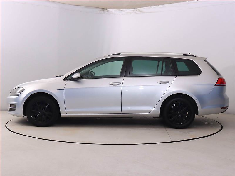 Volkswagen Golf (2015) 1.6 TDI, Navi, Xenony - fotka 3 z 20