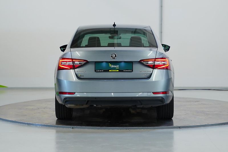 Škoda Superb - fotka 6 z 28