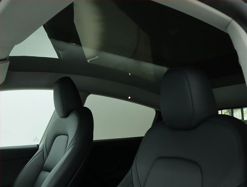 Tesla Model Y (2022) Long Range AWD 79kWh, SoH 90% - fotka 15 z 20