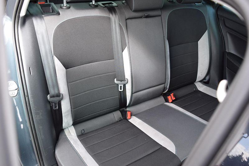 Škoda Rapid (2016) 1.2TSI 66kw AMBITION JOY XENON - fotka 37 z 49