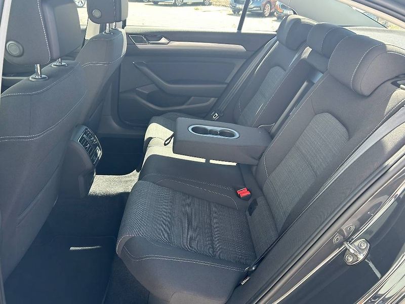 Volkswagen Passat Business 1,5TSI - fotka 9 z 26