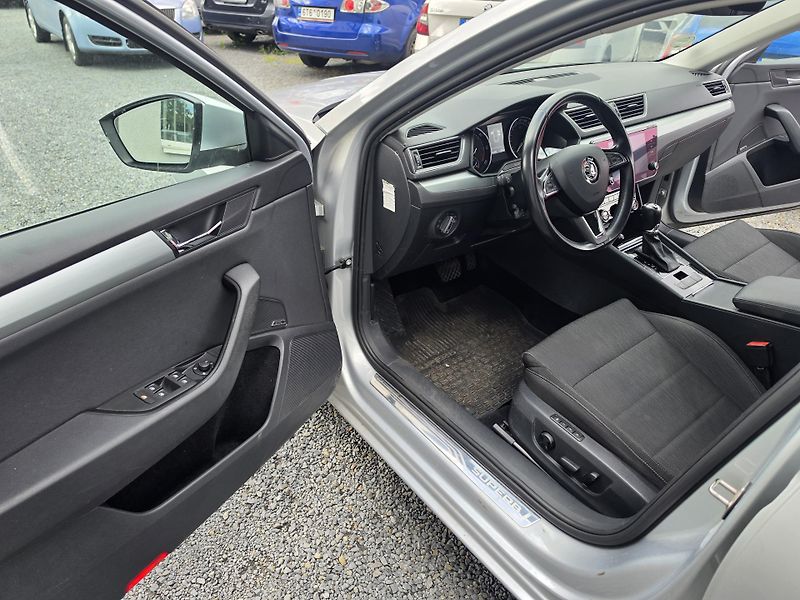 Škoda Superb 2.0 TDI Led DSG 4x4 Canton  - fotka 12 z 21